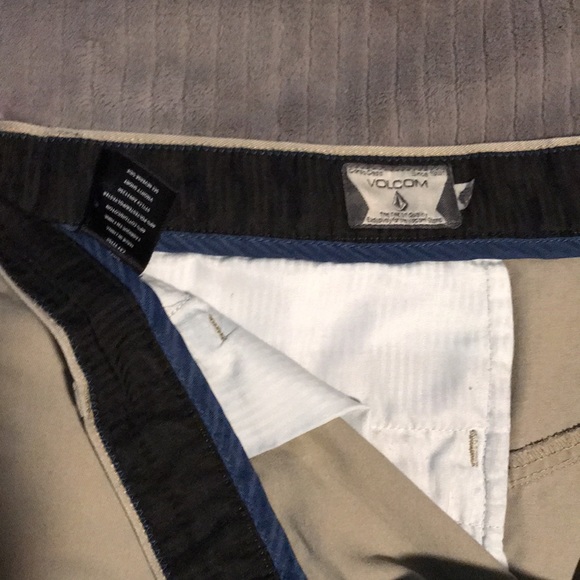 Volcom shorts - Picture 2 of 3